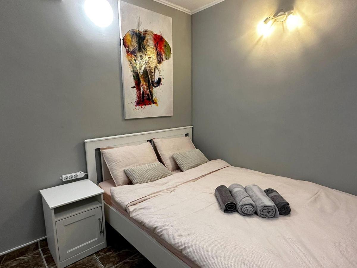 One Room Apartment Decebal Boekarest Buitenkant foto