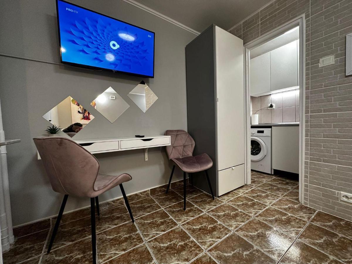 One Room Apartment Decebal Boekarest Buitenkant foto